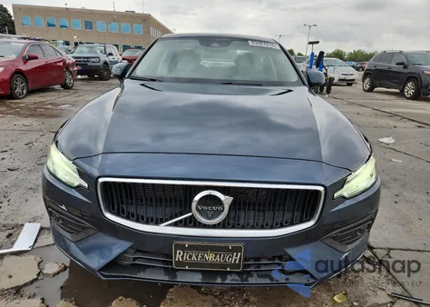 2020 Volvo S60 T6 Momentum z USA, uszkodzony, nr VIN 7JRA22TK4LG056818